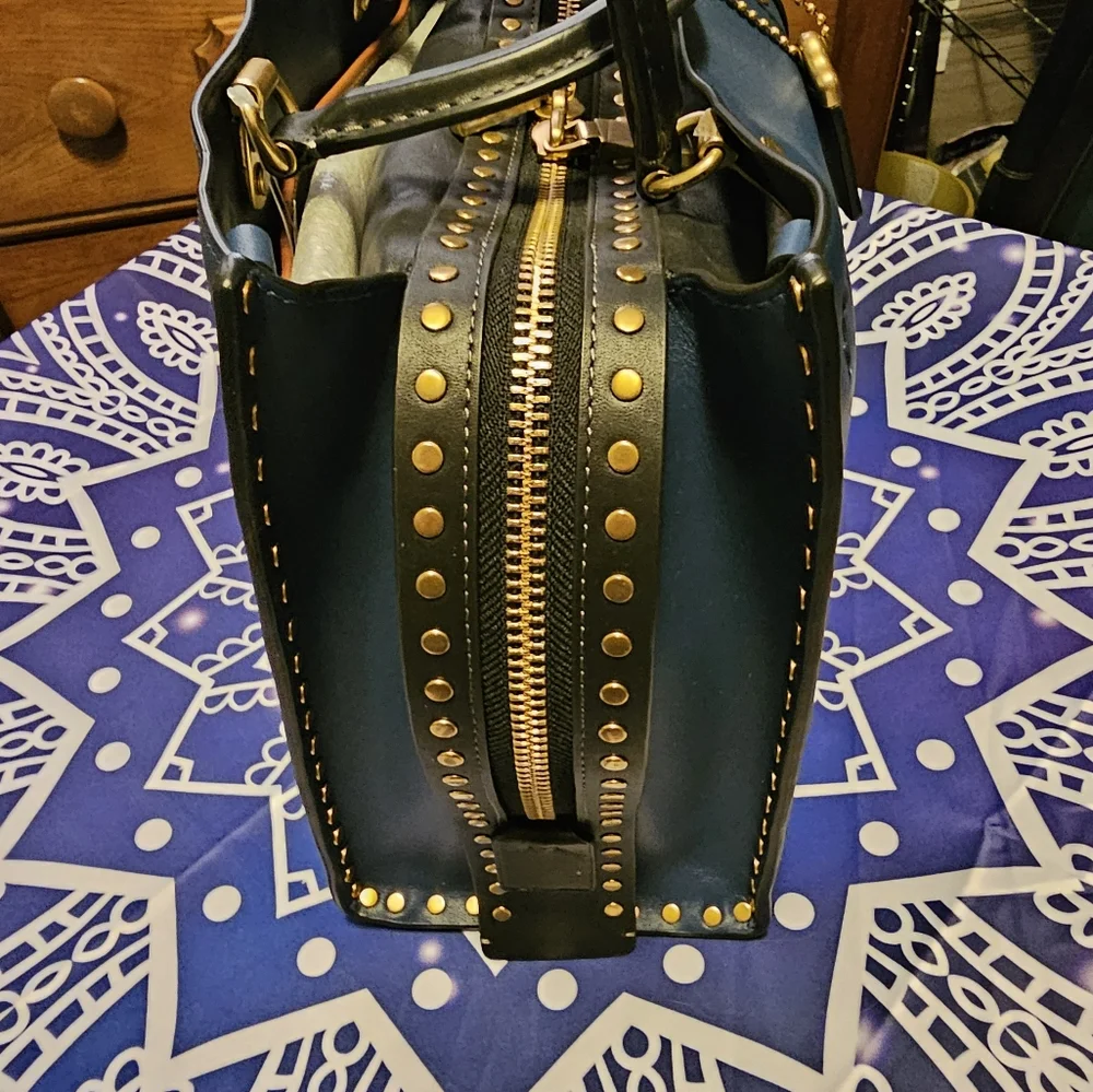 COACH ROGUE WITH RIVETS NEW - Picture 3 of 9